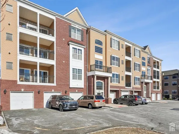 811 Liberty Ct, Piscataway, NJ 08854