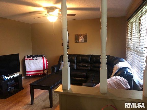 5th image of 108 W Logan St