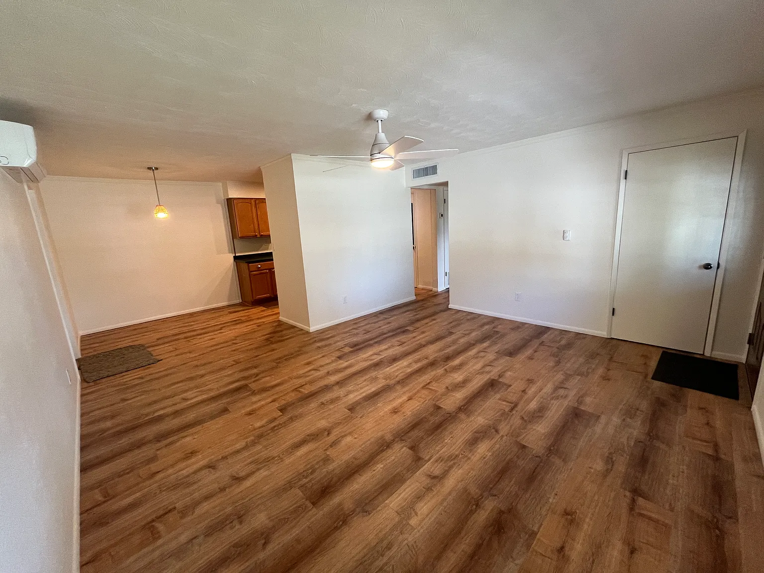 3 bed, 1000 sqft, $2,900 — Photo 4