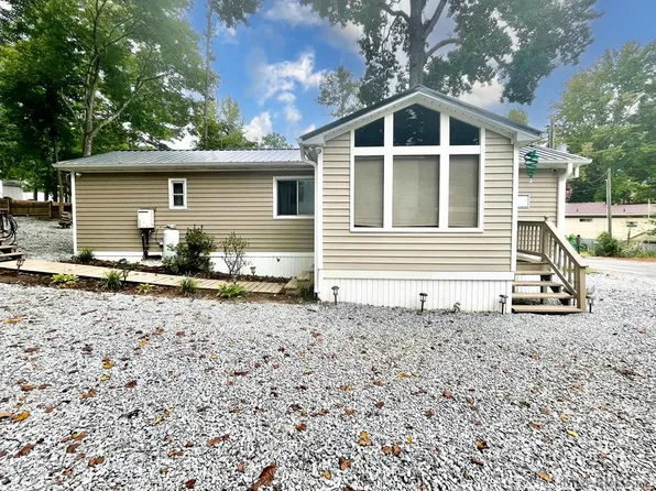 37 Coulee Trl, Bracey, VA 23919