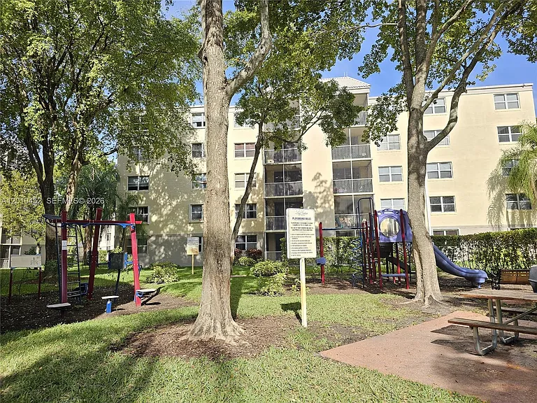 8245 Lake Dr #204 — Photo 15