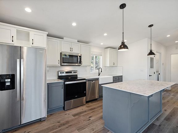 2nd image of 5491A Paradise Dr