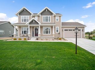 W201N5523 Magnolia Ln, Menomonee Falls, WI 53051
