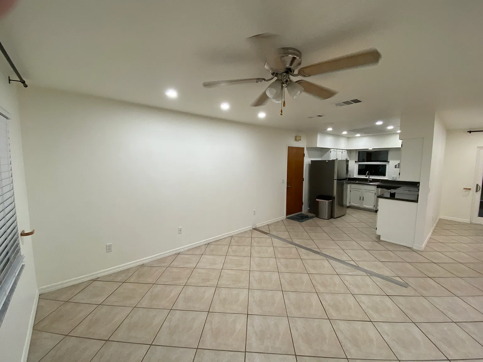 3 bed, 1100 sqft, $1,700 — Photo 4