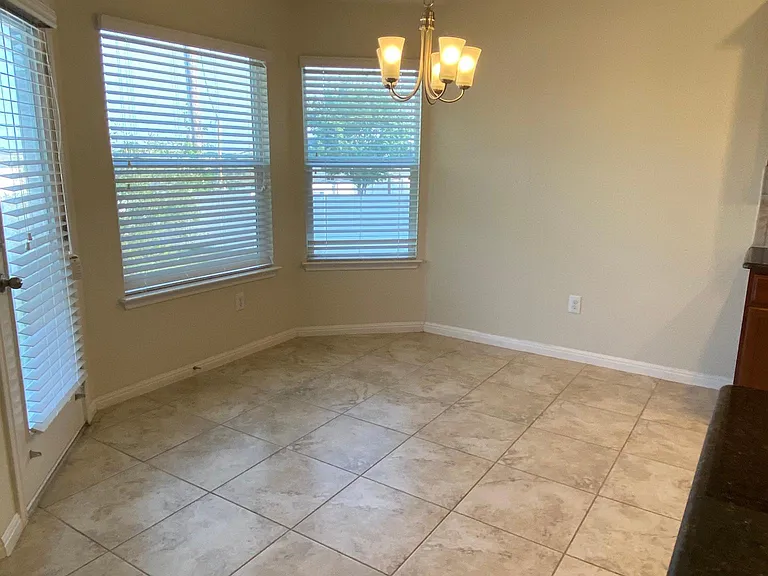 18517 Bandelier Dr — Photo 10