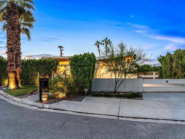 524 E Miraleste Ct — Photo 80