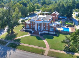 828 S 12th St, Chickasha, OK 73018