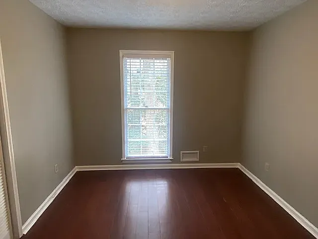 240 Brandenburgh Cir — Photo 5