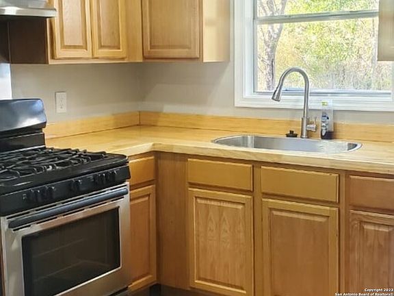 2nd image of 243 GOLDEN CROWN DR