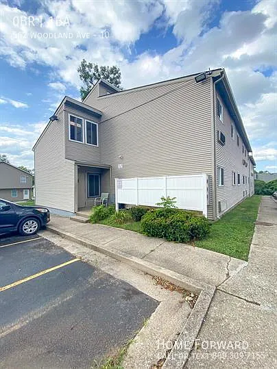 Building Photo - 562 Woodland Ave #10
