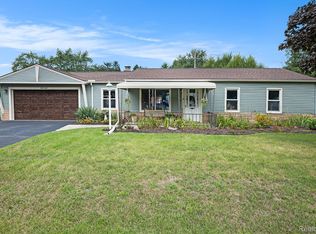 3945 Queensbury Rd, Lake Orion, MI 48359