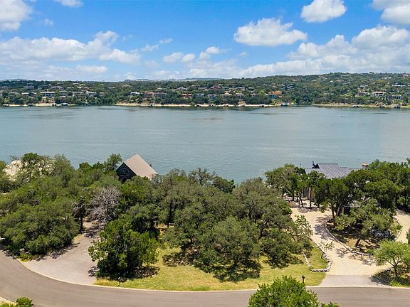 3rd image of 18401 Lakepoint Cir