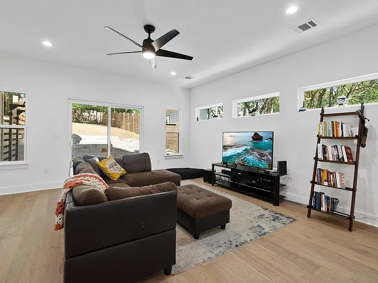 1409 Greenwood Ave #A — Photo 12