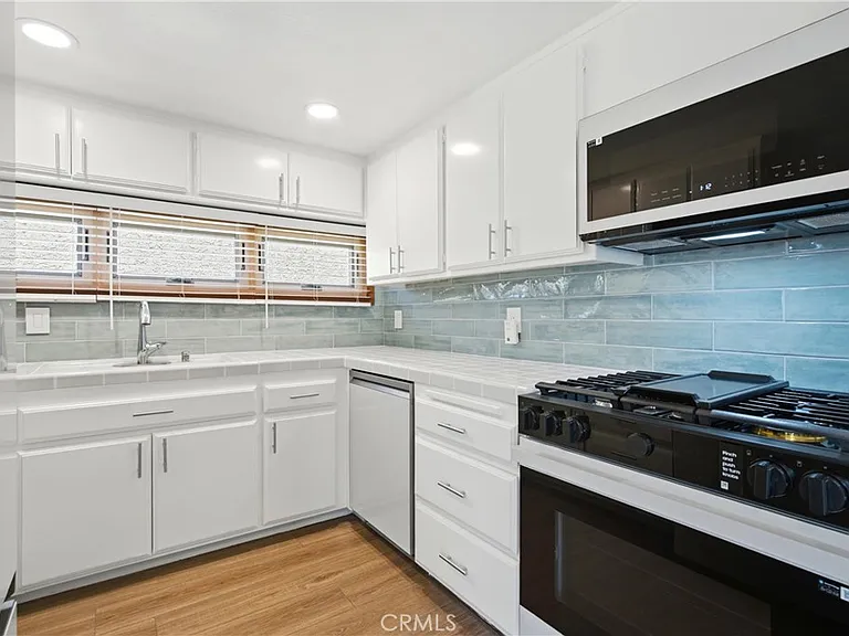 2744 E 20th St — Photo 27