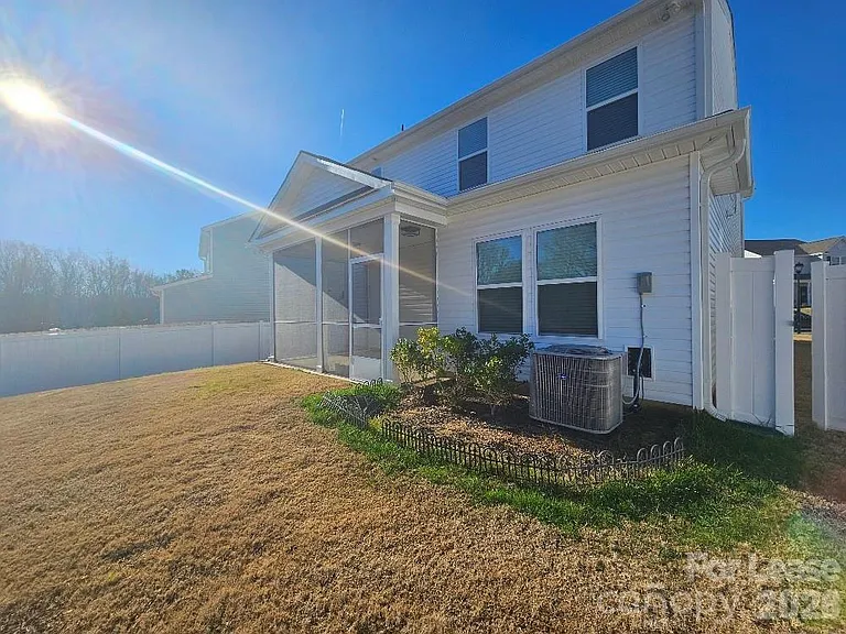 411 Copes Ct — Photo 27