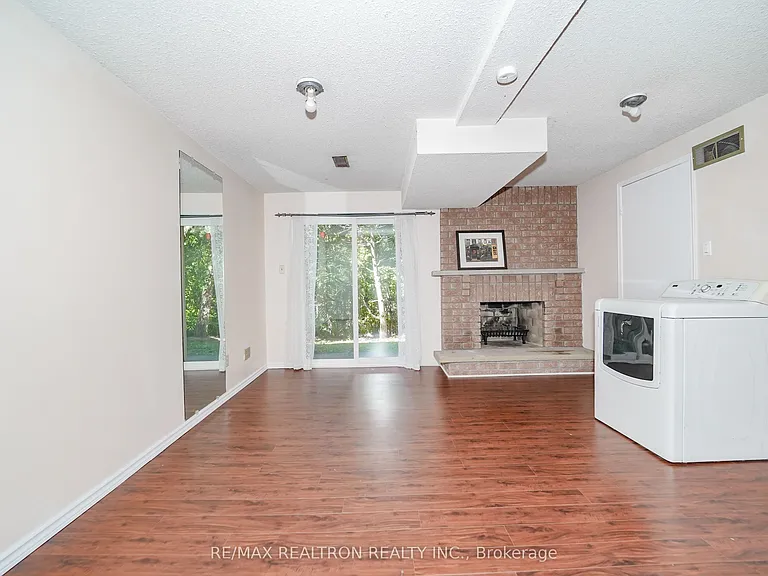 25 Cardwell Ave #24 — Photo 35