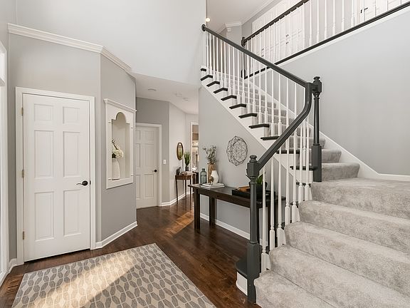 3rd image of 505 Evergreen Ln N