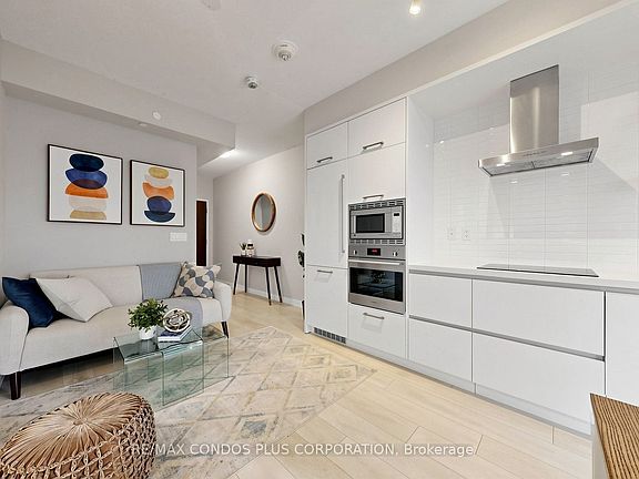 5th image of 2221 Yonge St #506