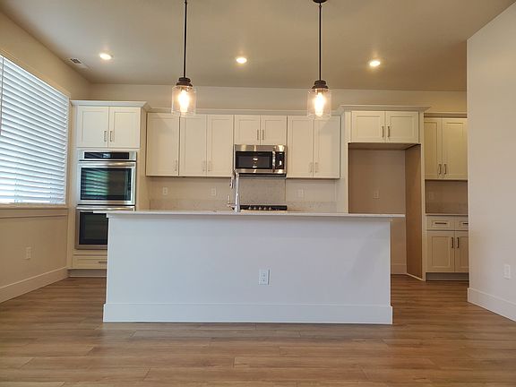 4th image of 1850 E Springloyd St