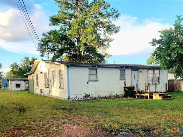 407 E Texas St, Cuero, TX 77954