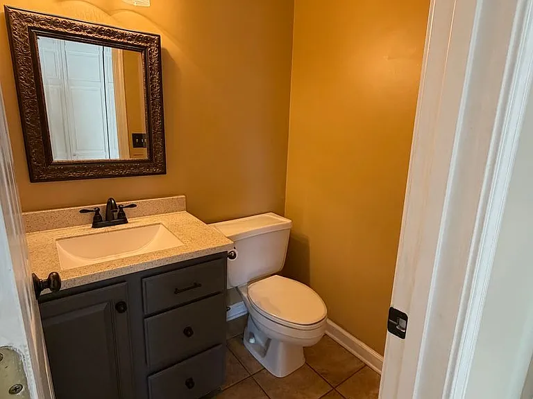 2076 Howlong Ave — Photo 15