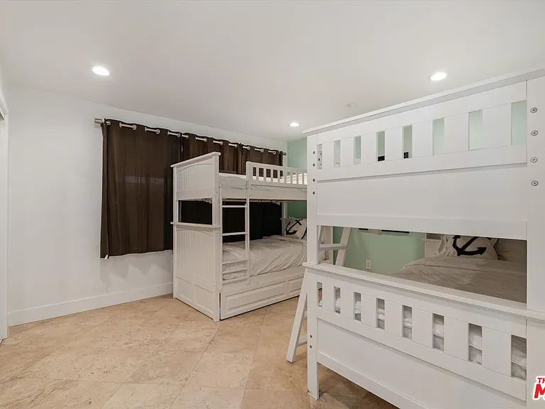 6419 Ocean Front Walk — Photo 12