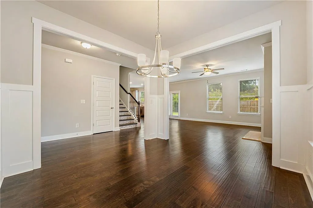 4 bed, 2.5 bath, 2342 sqft, $2,400 — Photo 4