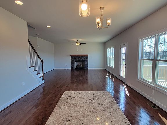 4th image of 138 Oak Meadow Ln