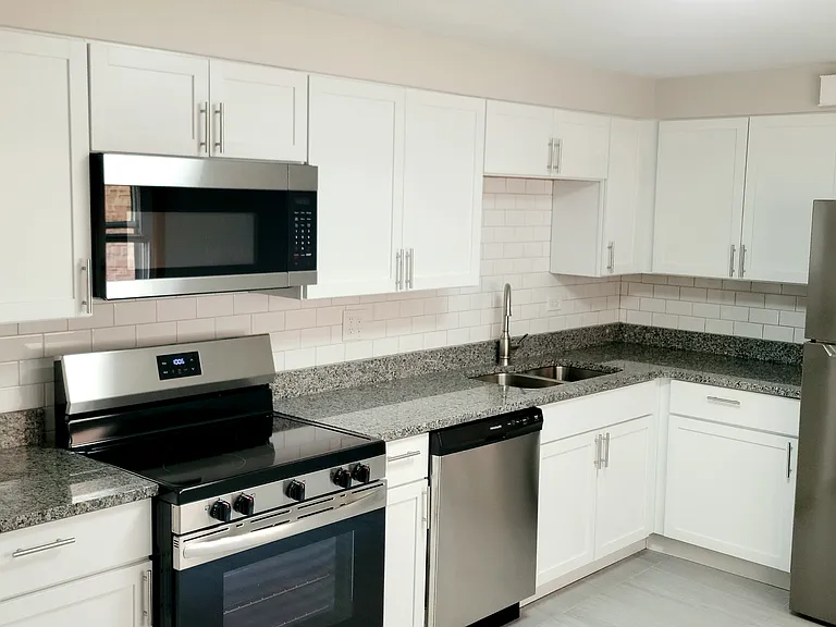 5210 N Reserve Ave #2E — Photo 2