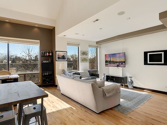 4th image of 2130 W North Ave APT 303