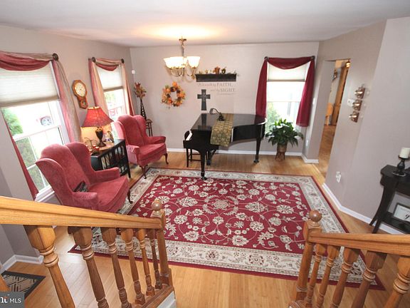5th image of 18 Fisler Dr
