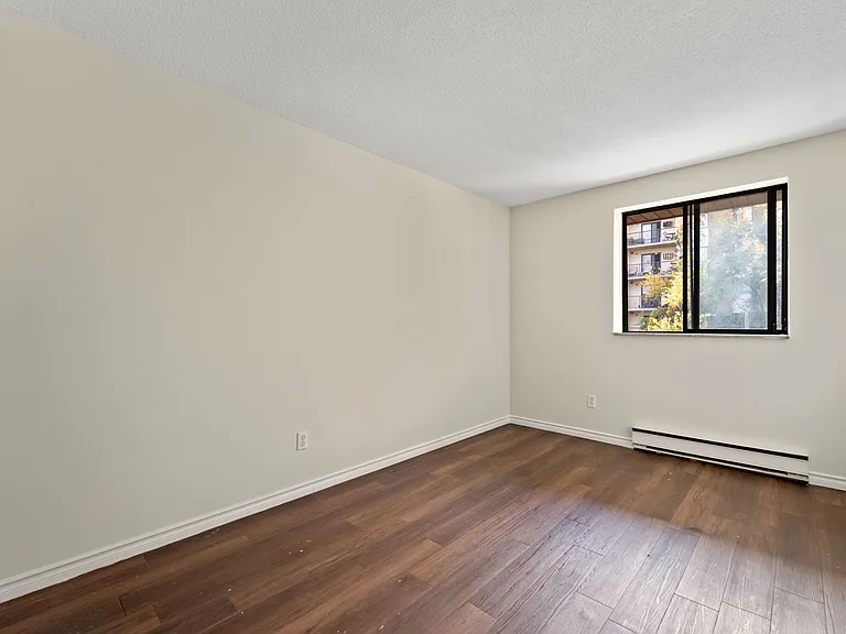 3262 Sandwich St — Photo 18