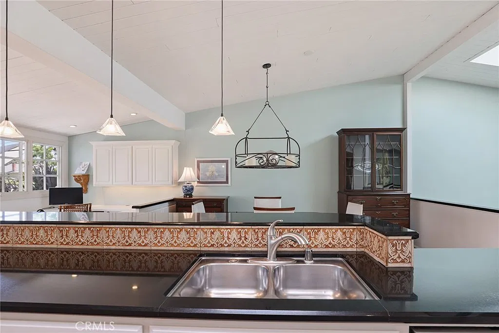 3 bed, 1972 sqft, $7,400 — Photo 4