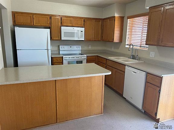 5th image of 8785 E 37th Ln