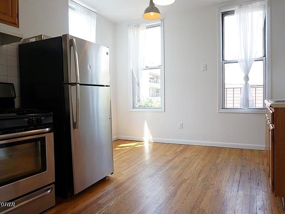 2nd image of 108 Bedford Ave APT 4L