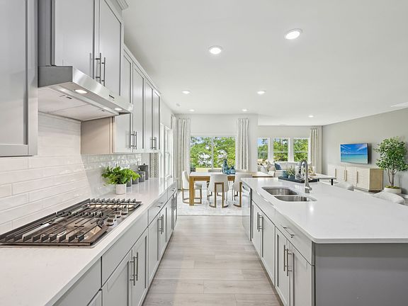 RAL_OakManor_Sherwood_Kitchen5_111AcornGroveRd_Model.jpg