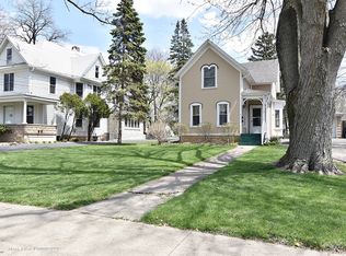 116-118 N Van Buren St, Batavia, IL 60510