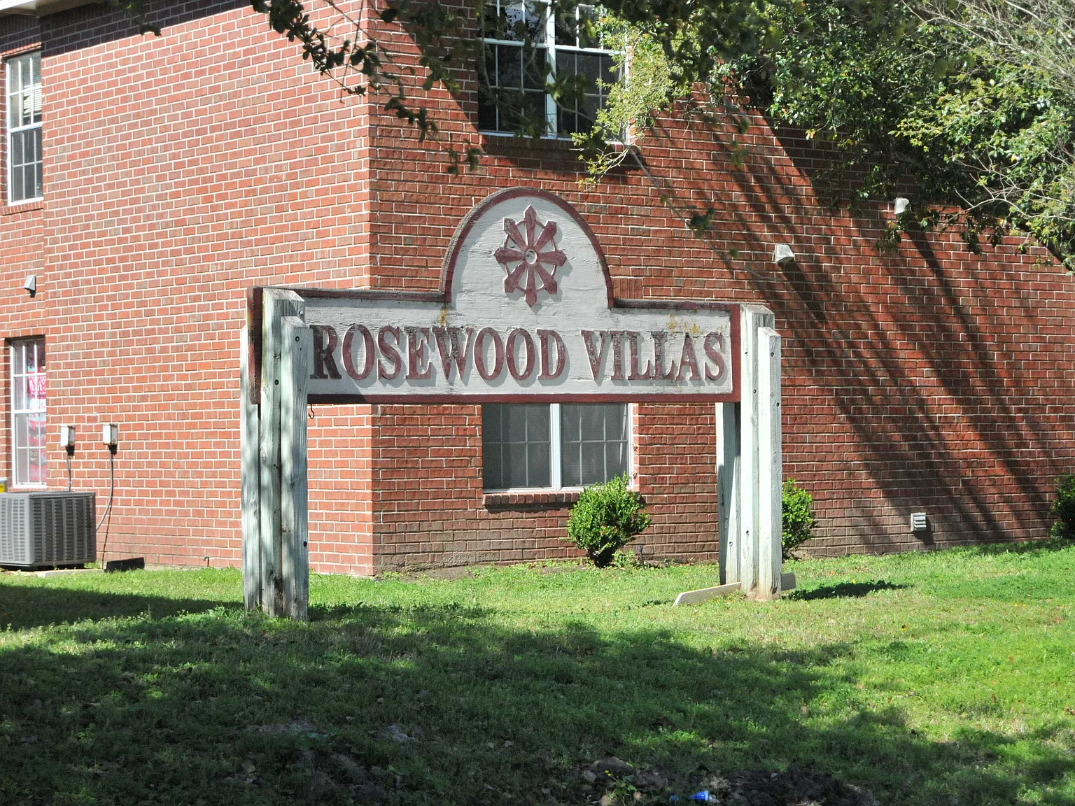 Rosewood Villas — Photo 1