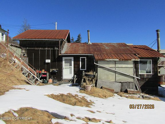 5th image of 221 Alder Ln