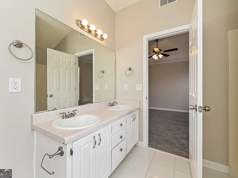 1204 Redbud Ct — Photo 13