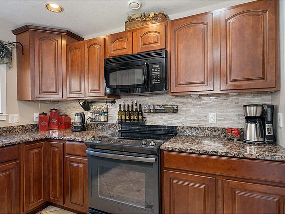 5th image of 21564 Sugarbush Ln