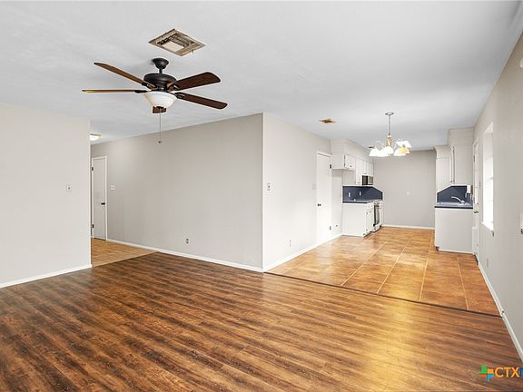 5th image of 247 Goldenrod Ave