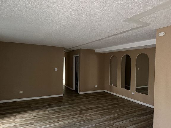 3rd image of 950 E 86th St APT 105