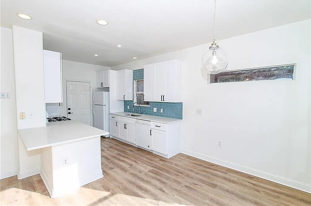 3 bed, 2.5 bath, 1370 sqft, $2,350 — Photo 4