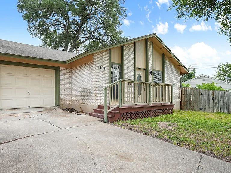 1404 Valleyridge Cir #B — Photo 17