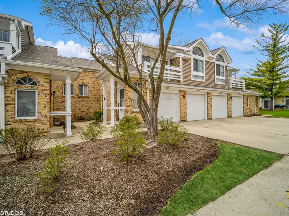 1260 Ranchview Ct, Buffalo Grove, IL 60089