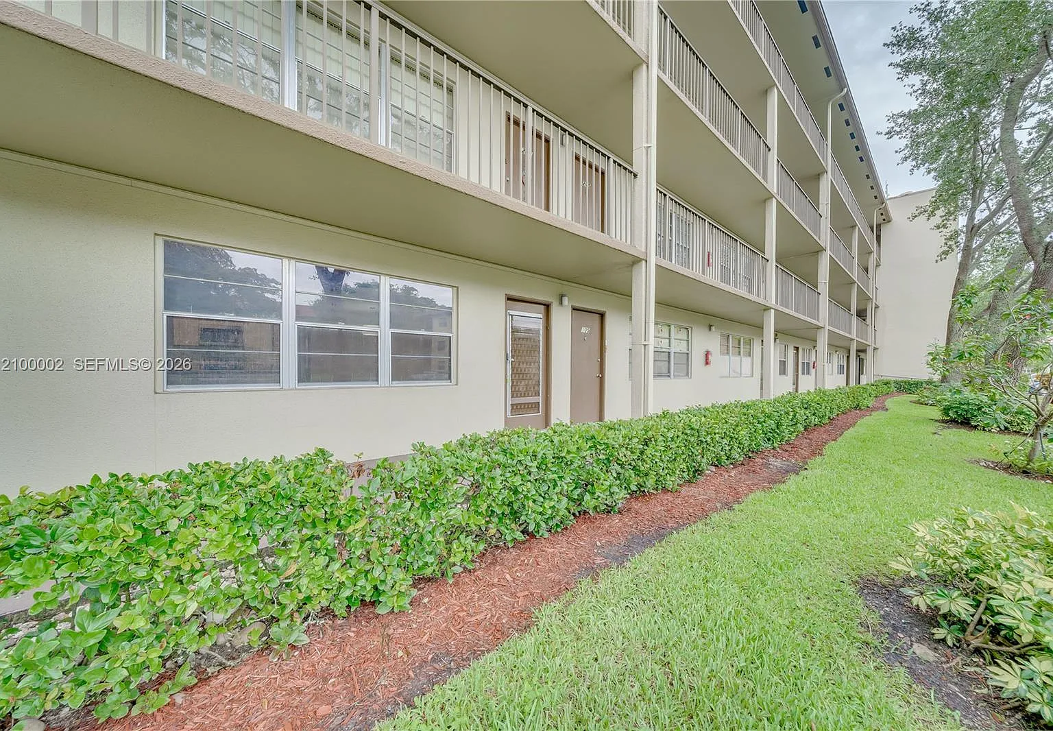 101 SW 132nd Way — Photo 4