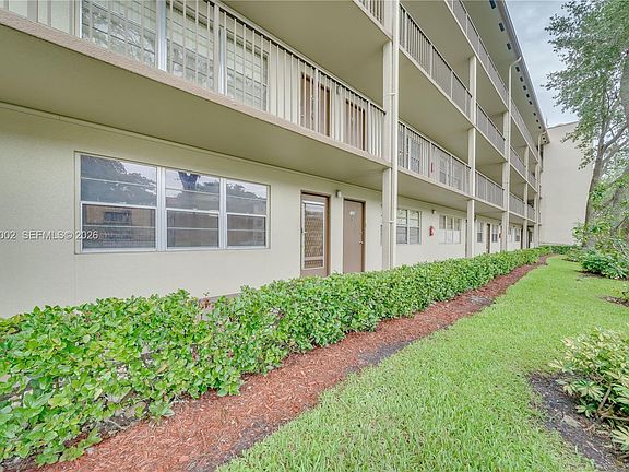 4th image of 101 SW 132nd Way APT 104J