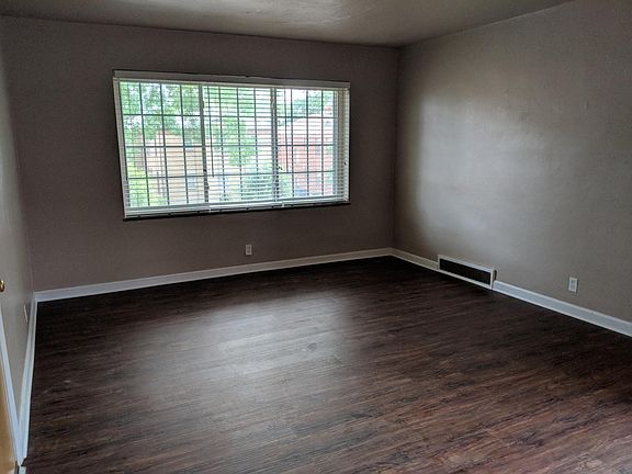 4th image of 5825 Sunshine Dr APT 2W