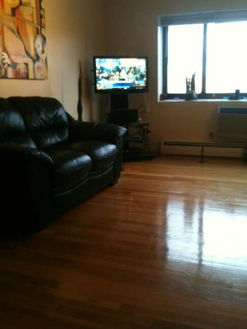 2 bed with parking in Brookline — Photo 3